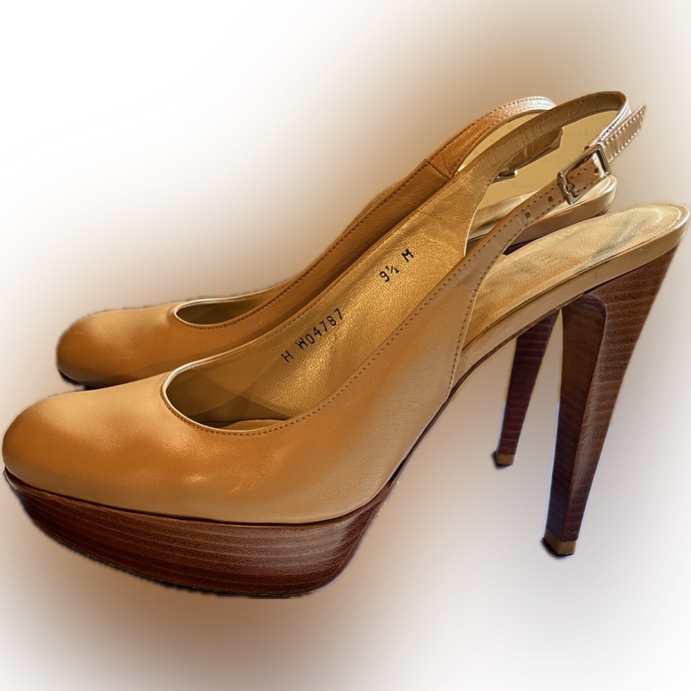Stuart Wheitzman almond buff platform heel in soft leather w leather soles. 9.5
